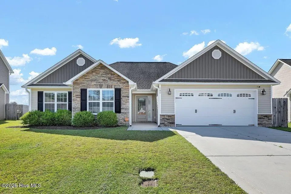 105 Cavalier Drive, Jacksonville, NC 28546 – photo 1 of 33: 001_6g8a8929_317