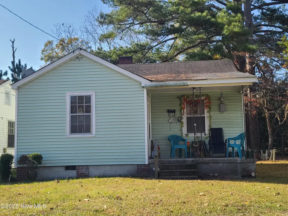 210 Clay Street, Kinston, NC 28501 – photo 1 of 12: 20251119_130817