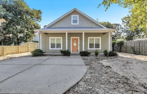 102 NW 4th St, Oak Island