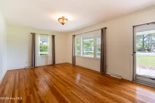 1226 Hwy 58 S, Kinston, NC 28504 – photo 4: Livingroom