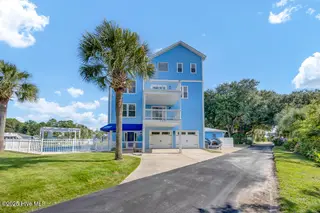 227 Gazebo Court, Wilmington, NC 28409 — 6-bedroom home in Inlet Point Harbor, Wilmington, NC, photo 5 of 67: Front