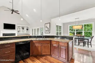 7011 Masonboro Sound Road, Wilmington, NC 28409 – photo 18: 55-web-or-mls-DSC07366