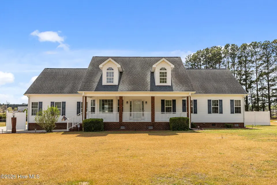 819 Badger Circle, Greenville, NC 27834 — 3-bedroom home in Northwoods, Greenville, NC, photo 1 of 62: 1-web-or-mls-IMG_0003 (1)