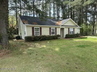 205 Commons Court, New Bern, NC 28560 — 3-bedroom home in Rivershore Commons, New Bern, NC, photo 15 of 15: 205 Commons Dr. Left View