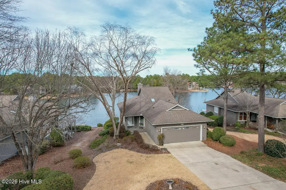 6 Westlake Pointe Drive, Pinehurst, NC 28374 — 3-bedroom home in Westlake Pointe, Pinehurst, NC, photo 1 of 67: 6WestlakePointeDr-174