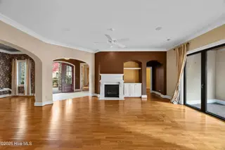 1301 S Moorings Drive, Wilmington, NC 28405 — 4-bedroom home in Landfall, Wilmington, NC, photo 14 of 68: 24_living room