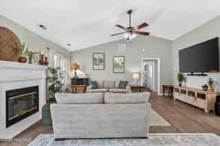 106 Quartz Drive, Jacksonville, NC 28540 — 4-bedroom home in Greystone, Jacksonville, NC, photo 10 of 36