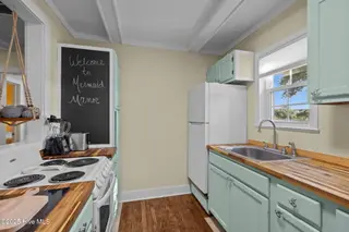 3413 Taylor Street, Morehead City, NC 28557 – photo 15: 24-web-or-mls-1S3A1454