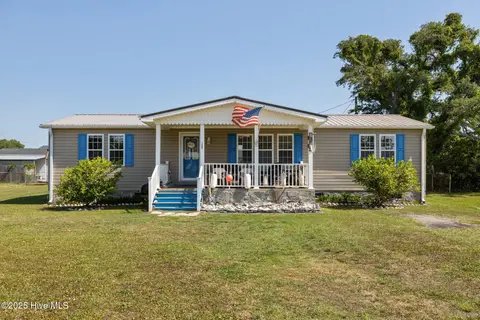 139 Diamond City Dr, Harkers Island