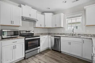 240 Crossroads Store Drive, Jacksonville, NC 28546 – photo 14: Kitchen