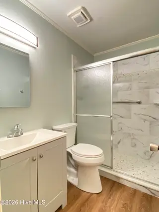 234 Cedar Creek Drive, Jacksonville, NC 28540 – photo 7: 9 hall bath 234 Cedar Creek Dr Jacksonvi