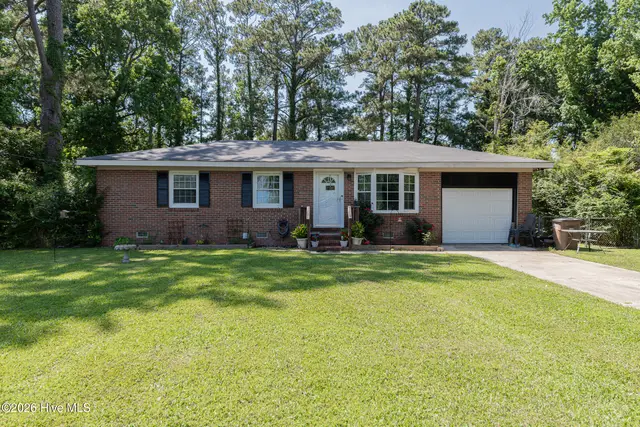 35 Victoria Road, Jacksonville, NC 28546