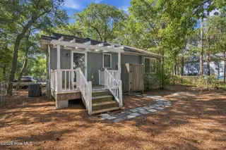114 NW 23rd Street, Oak Island, NC 28465 — 2-bedroom home in Pinners Point, Oak Island, NC, photo 3 of 32: 28-web-or-mls-DSC09411