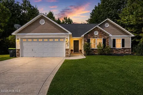 407 Hidden Oaks Dr, Jacksonville