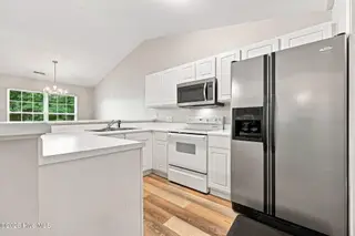 2209 Locksley Woods Drive G, Greenville, NC 27858 – photo 19: 27-web-or-mls-IMG_0035