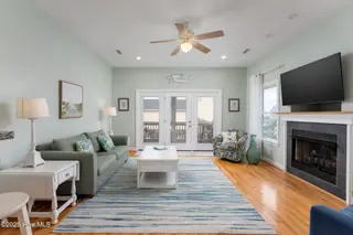 104 Sea Oaks Court, North Topsail Beach, NC 28460 – photo 11: living-room-01a