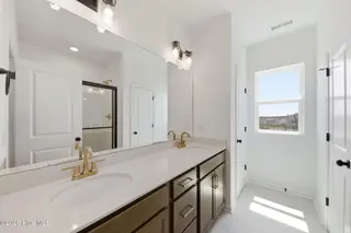 869 Tyers Road #240, Aberdeen, NC 28315 – photo 16: 21-web-or-mls-707A0171_edit