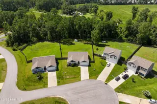 19 Evian Court, Hampstead, NC 28443 — 3-bedroom home in Hope Creek, Hampstead, NC, photo 10 of 49