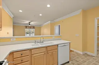 250 Woodlands Way Unit 14, Calabash, NC 28467 — 3-bedroom condo in Woodlands @ Crow Creek, Calabash, NC, photo 13 of 49: Kitchen