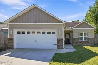 8795 Lanvale Oaks Drive NE, Leland, NC 28451 — 3-bedroom home in Lanvale Oaks, Leland, NC, photo 1 of 33: 8795_lanvale_oaks_dr_001