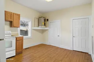 221 S 11th Street, Wilmington, NC 28401 – photo 17: 20_kitchen1