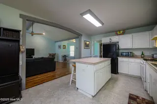 102 Laura Drive, New Bern, NC 28562 – photo 14: Kitchen with Island