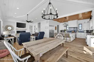 1423 N Shore Drive, Surf City, NC 28445 – photo 17: 1423NShoreDriveInteriors-40
