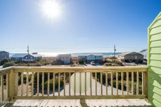1914 Ocean Drive E, Emerald Isle, NC 28594 – photo 13: 26-web-or-mls-chadwick-visuals-1914-ocea