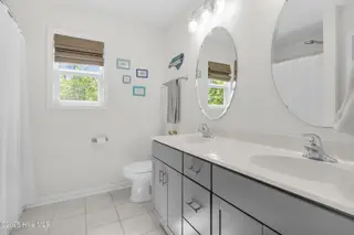 231 Independence Boulevard, Newport, NC 28570 – photo 19: Guest bath