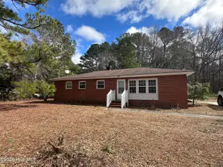 400 Country Club Road, Jacksonville, NC 28546 – photo 1: Front