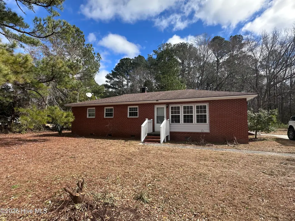 400 Country Club Road, Jacksonville, NC 28546 – photo 1 of 48: Front