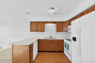 258 Brunswick Avenue W # B, Holden Beach, NC 28462 – photo 16: Open Kitchen