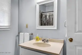 1912 Nun Street, Wilmington, NC 28403 – photo 18: En Suite Bathroom