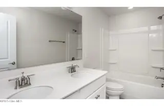 384 Longhill Drive 1100, Wilmington, NC 28412 – photo 17: Raymond Secondary Bath