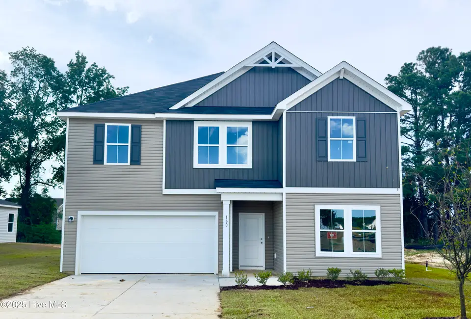 160 N Squires Run Lane, Richlands, NC 28574 – photo 1 of 32: Home Front