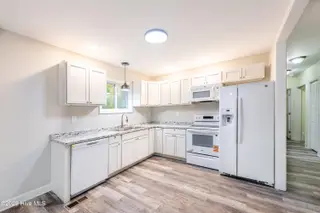 622 Walnut Drive, Jacksonville, NC 28540 – photo 12: Kitchen