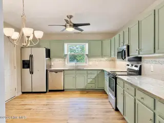 537 Chattooga Place Drive, Wilmington, NC 28412 — 3-bedroom home in Chattooga Place, Wilmington, NC, photo 23 of 69: Kitchen