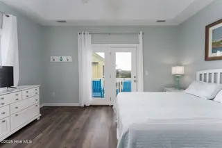 104 Sea Oaks Court, North Topsail Beach, NC 28460 – photo 24: bedroom-02c