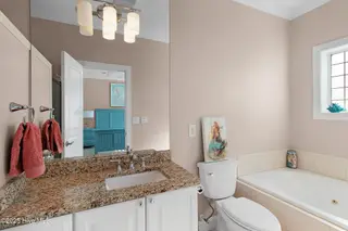 104 S 3rd Street J1 & Slip #55 Atlantic Harbour, Morehead City, NC 28557 – photo 20: Primary bath