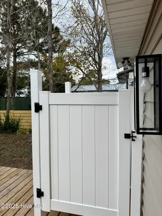 124 Jefferson Street, Beaufort, NC 28516 — 3-bedroom home in Kathryn Court, Beaufort, NC, photo 23 of 30: IMG_0827