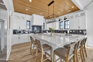 1423 N Shore Drive, Surf City, NC 28445 – photo 19: 1423NShoreDriveInteriors-47