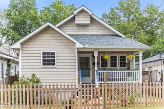 2105 Gibson Avenue, Wilmington, NC 28403 — 3-bedroom home in Carolina Place, Wilmington, NC, photo 1 of 26: 001_2105_gibson_avenue-01_921