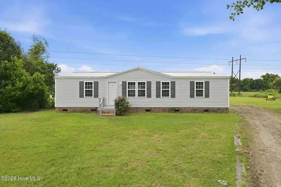 405 Lynchfield Drive, New Bern, NC 28560 – photo 1 of 27: street view