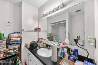 338 N Colony Circle N, Wilmington, NC 28409 — 3-bedroom home in Millbrook, Wilmington, NC, photo 22 of 34: 21_bathroom