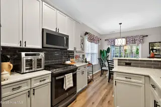 814 SW Mackay Court, Wilmington, NC 28412 — 4-bedroom home in Lords Creek, Wilmington, NC, photo 11 of 34: Image 10