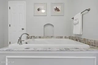 215 Bayshore Drive, Elizabeth City, NC 27909 — 3-bedroom home in Brickhouse Point, Elizabeth City, NC, photo 22 of 68: Primary Bathroom