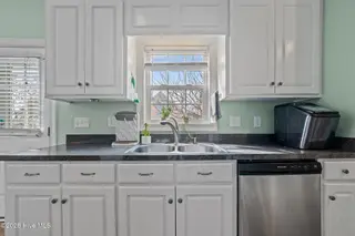 2705 Camille Drive, Winterville, NC 28590 – photo 12: 18-web-or-mls-LHV_5198