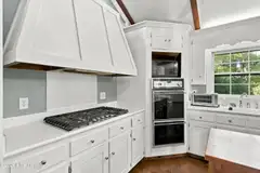 2209 Waverly Drive, Wilmington, NC 28403 — 4-bedroom home in Glen Meade, Wilmington, NC, photo 9 of 55: kitchen