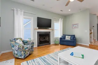 104 Sea Oaks Court, North Topsail Beach, NC 28460 – photo 12: living-room-01d