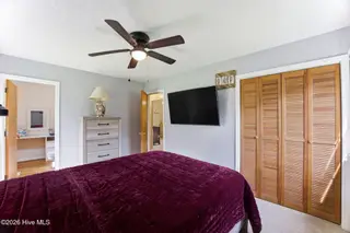 409 Bradford Drive, New Bern, NC 28560 – photo 17: 22-web-or-mls-0c0a3903-Edited